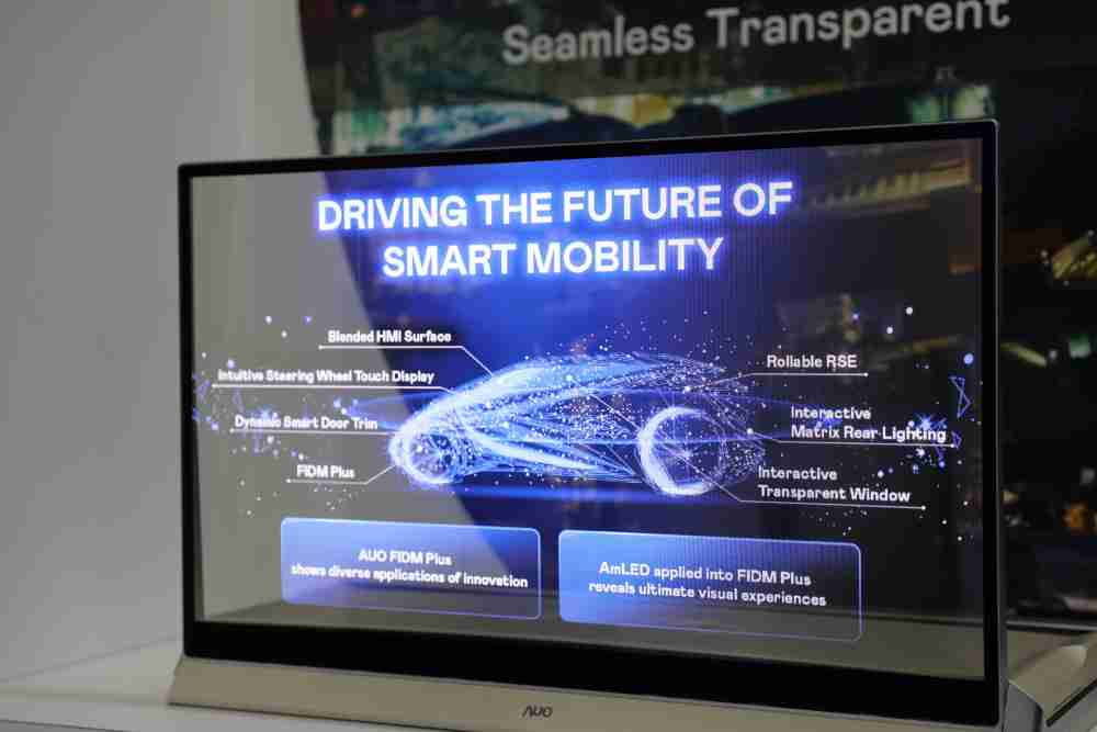 EBpay凭借着超高亮度和透明度，，这款30吋透明Micro LED显示器在AR系统与智慧零售具有潜在的应用价值。。。